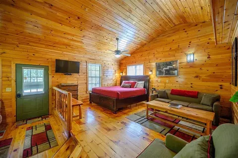 Bedroom - 183 Pine Meadow Ln, Broken Bow, OK 74728 photo 1 of 5