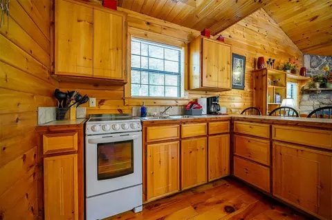 Kitchen - 183 Pine Meadow Ln, Broken Bow, OK 74728 photo 3 of 5