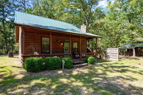 Exterior - 183 Pine Meadow Ln, Broken Bow, OK 74728 photo 2 of 11