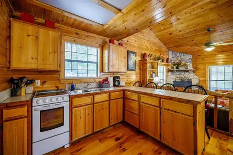 Kitchen - 183 Pine Meadow Ln, Broken Bow, OK 74728 photo 2 of 5