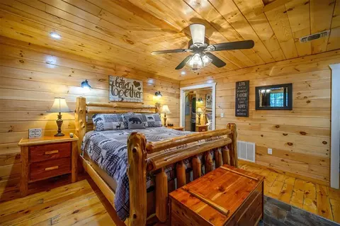 Bedroom - 183 Pine Meadow Ln, Broken Bow, OK 74728 photo 5 of 5