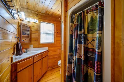 Bath - 183 Pine Meadow Ln, Broken Bow, OK 74728 photo 1 of 3