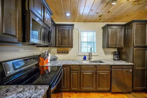 Kitchen - 183 Pine Meadow Ln, Broken Bow, OK 74728 photo 5 of 5