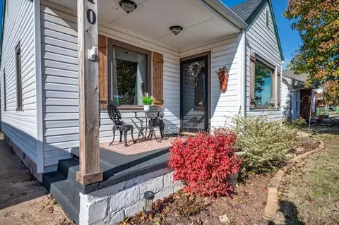 410 S 9th St, Yukon, OK 73099