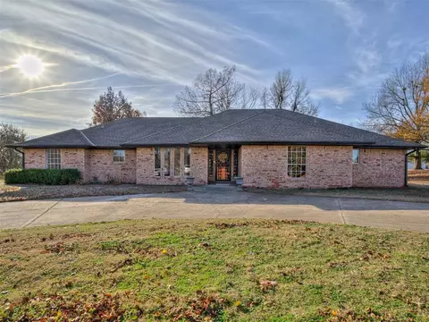 6104 Hummingbird Cir, El Reno, OK 73036