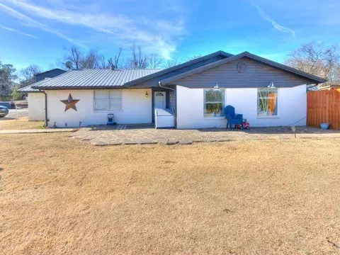 9920 Cottonwood Dr, Newalla, OK 74857