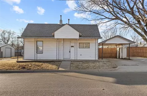 215 N 7th St, Weatherford, OK 73096