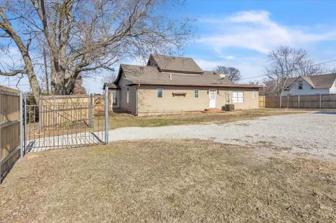 Exterior - 402 E Main St, Stroud, OK 74079 photo 3 of 3