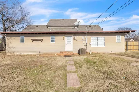 Exterior - 402 E Main St, Stroud, OK 74079 photo 2 of 3