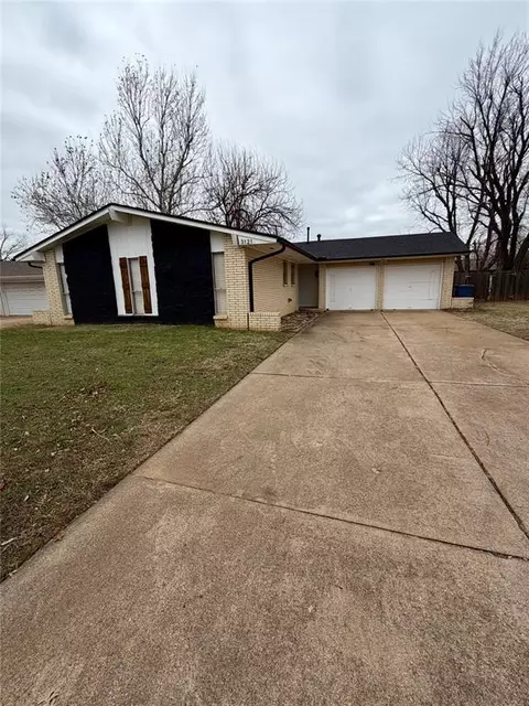 3121 Meadow Ln, Edmond, OK 73013