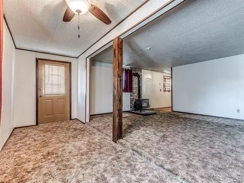 Living - 332939 E 1020 Rd, Harrah, OK 73045 photo 5 of 6