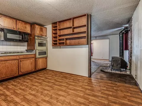 Kitchen - 332939 E 1020 Rd, Harrah, OK 73045 photo 1 of 4