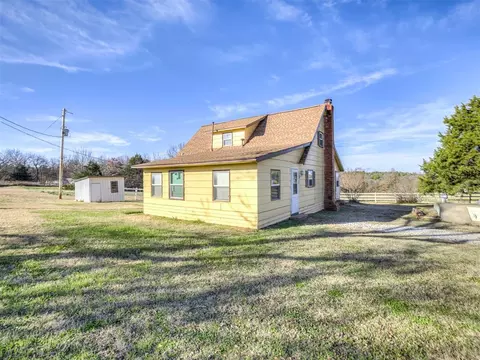 Exterior - 332939 E 1020 Rd, Harrah, OK 73045 photo 1 of 4