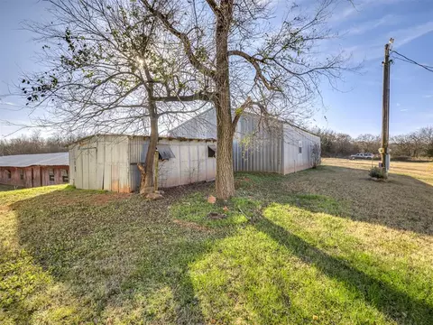Exterior - 332939 E 1020 Rd, Harrah, OK 73045 photo 3 of 4