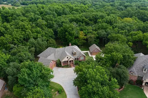 1918 Winding Ridge Rd, Edmond, OK 73034