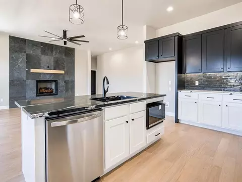 Kitchen - 1050 Colonial Ave, Tuttle, OK 73089 photo 2 of 2