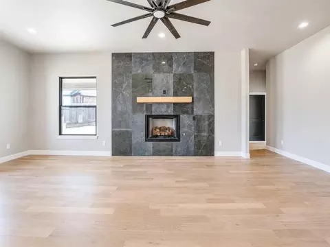 Living - 1050 Colonial Ave, Tuttle, OK 73089 photo 4 of 4