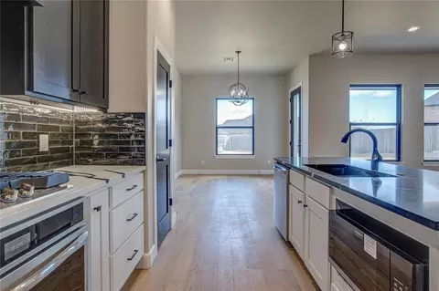 Kitchen - 1050 Colonial Ave, Tuttle, OK 73089 photo 2 of 2