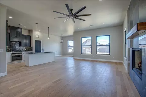 Living - 1050 Colonial Ave, Tuttle, OK 73089 photo 1 of 3