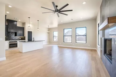 Living - 1050 Colonial Ave, Tuttle, OK 73089 photo 1 of 4