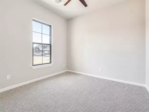 Bedroom - 1050 Colonial Ave, Tuttle, OK 73089 photo 5 of 6