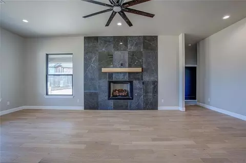 Living - 1050 Colonial Ave, Tuttle, OK 73089 photo 2 of 3