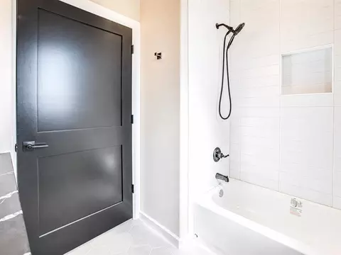 Bath - 1050 Colonial Ave, Tuttle, OK 73089 photo 6 of 6