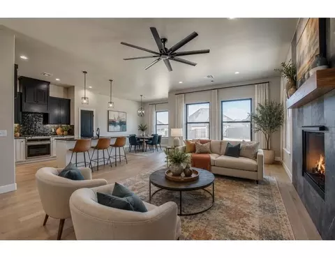 Living - 1050 Colonial Ave, Tuttle, OK 73089 photo 2 of 4