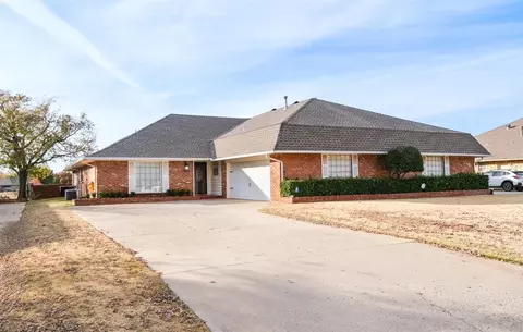 12417 Green Valley Dr, Oklahoma City, OK 73120