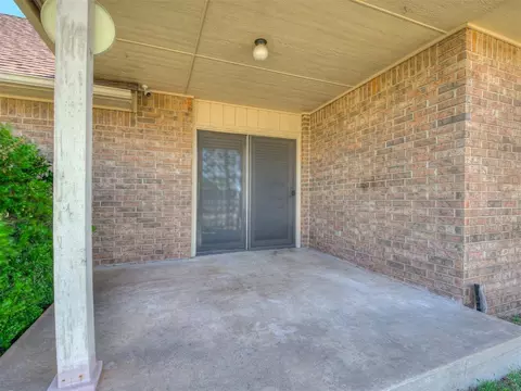 Exterior - 1925 Kyle Dr, Guthrie, OK 73044 photo 3 of 4