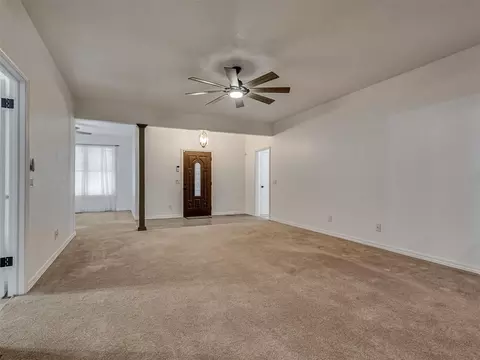 Living - 1925 Kyle Dr, Guthrie, OK 73044 photo 1 of 5