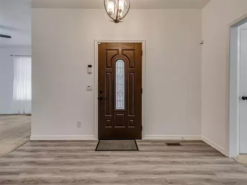 Entry Way - 1925 Kyle Dr, Guthrie, OK 73044 photo 1 of 2