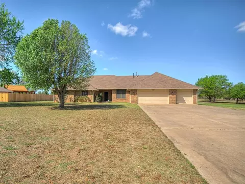 Exterior - 1925 Kyle Dr, Guthrie, OK 73044 photo 2 of 4