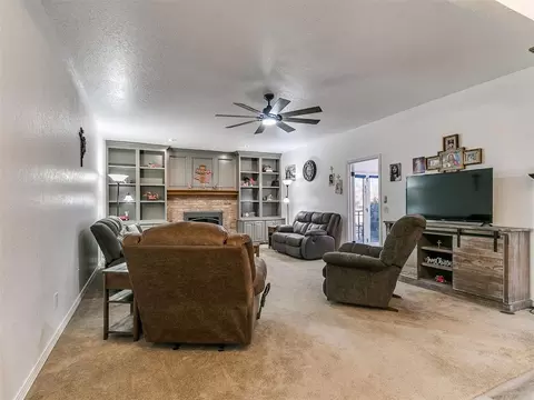 Living - 1925 Kyle Dr, Guthrie, OK 73044 photo 3 of 5