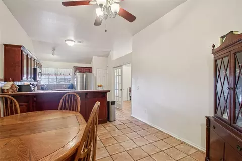 Dining - 4020 Bald Eagle Dr, Norman, OK 73072 photo 2 of 3