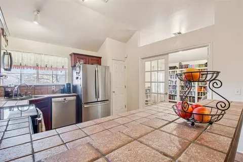 Kitchen - 4020 Bald Eagle Dr, Norman, OK 73072 photo 2 of 3