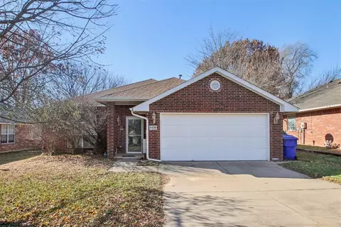 Exterior - 4020 Bald Eagle Dr, Norman, OK 73072 photo 2 of 3