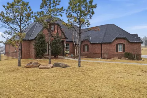 22087 Black Walnut Cir, Edmond, OK 73012