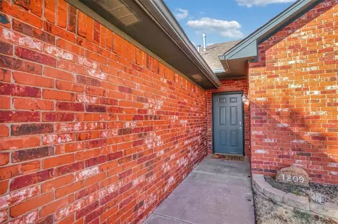 1209 Wendy Ln, Altus, OK 73521 photo 4