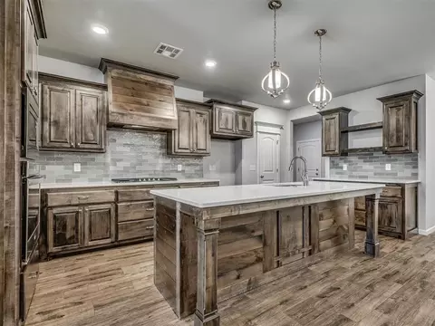 2029 Northfork Dr, Moore, OK 73160