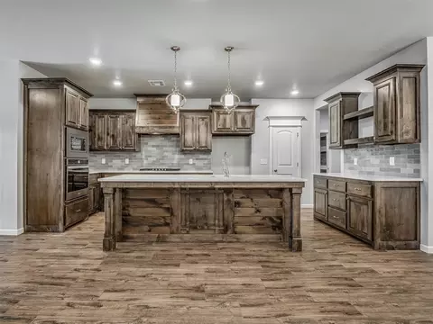 2029 Northfork Dr, Moore, OK 73160 photo 2