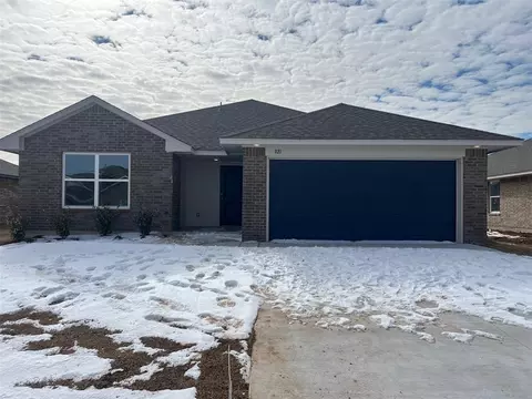 921 Hazy Brook Cir, Chickasha, OK 73018
