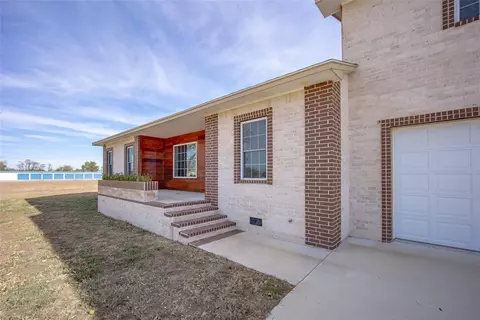 Exterior - 620 Rusty Wayne Dr, Mooreland, OK 73852 photo 3 of 8