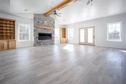 Living - 620 Rusty Wayne Dr, Mooreland, OK 73852 photo 4 of 5