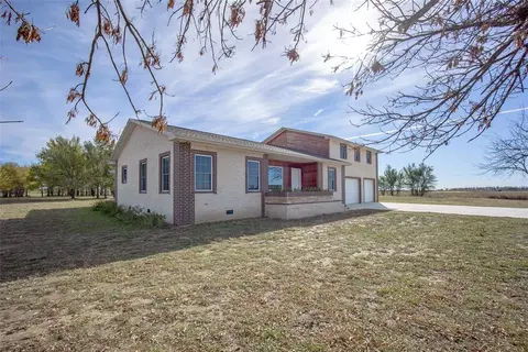 Exterior - 620 Rusty Wayne Dr, Mooreland, OK 73852 photo 6 of 8
