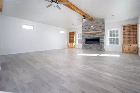 Living - 620 Rusty Wayne Dr, Mooreland, OK 73852 photo 3 of 5