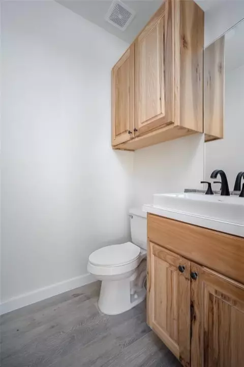 Bath - 620 Rusty Wayne Dr, Mooreland, OK 73852 photo 1 of 7