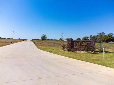 8890 Oak Tree Cir, Edmond, OK 73025