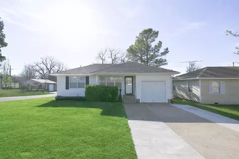 1328 S 12th St, Chickasha, OK 73018
