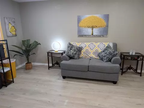 Living - 1301 Vine St, Norman, OK 73072 photo 1 of 2